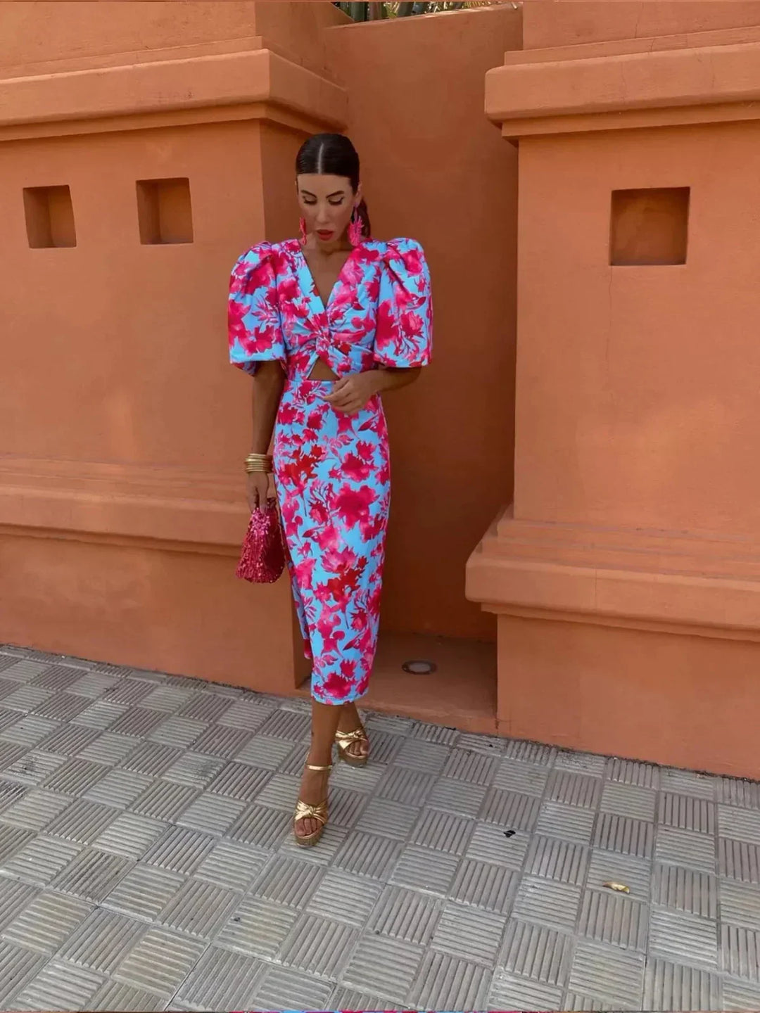 The Arielle - Vibrant Midi Dress Featuring Pleated Sleeves